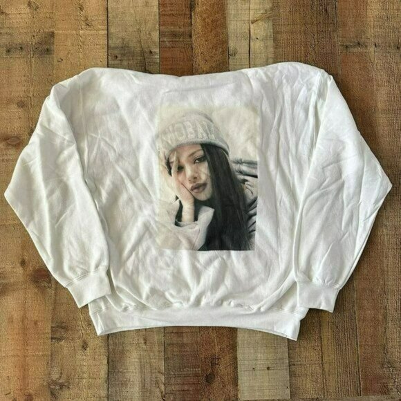 YG Entertainment Lisa white and gray graphic print hoodie jogger set women's L - Picture 9 of 15